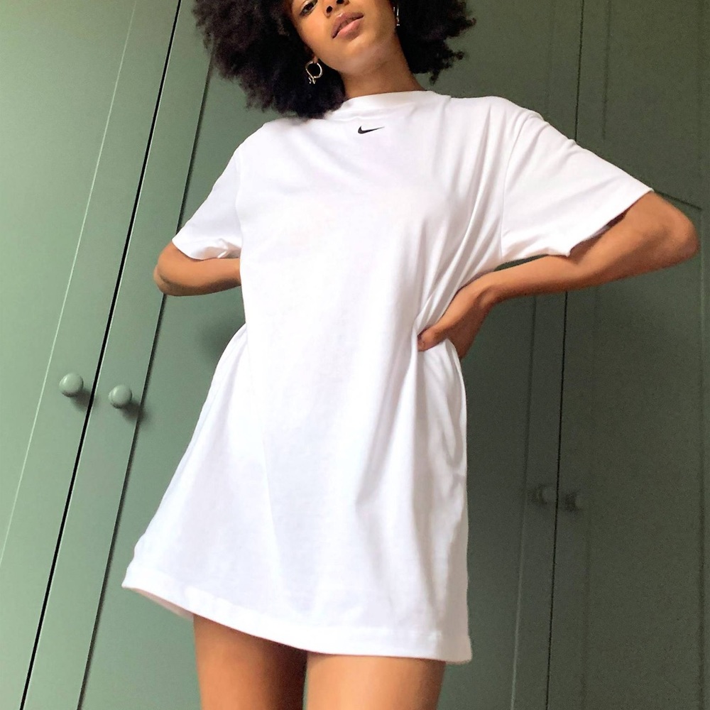 NIKE TSHIRT DRESS IN WHITE